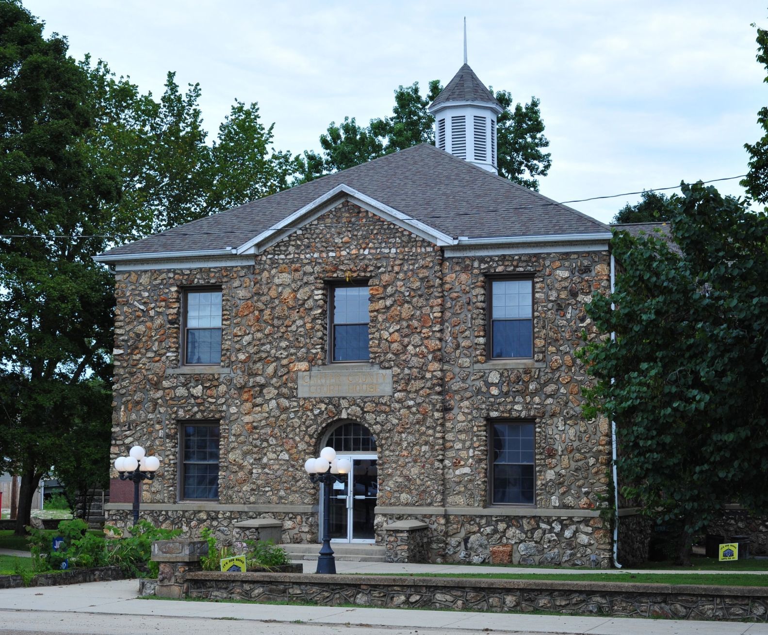 Carter County Courthouse, Van Buren